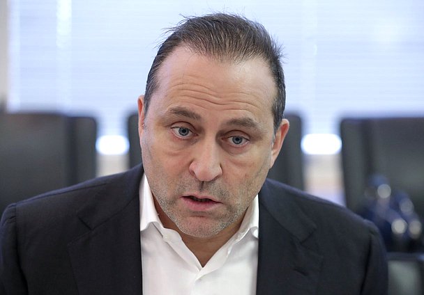 Председатель Комитета по физической культуре и спорту Дмитрий Свищев