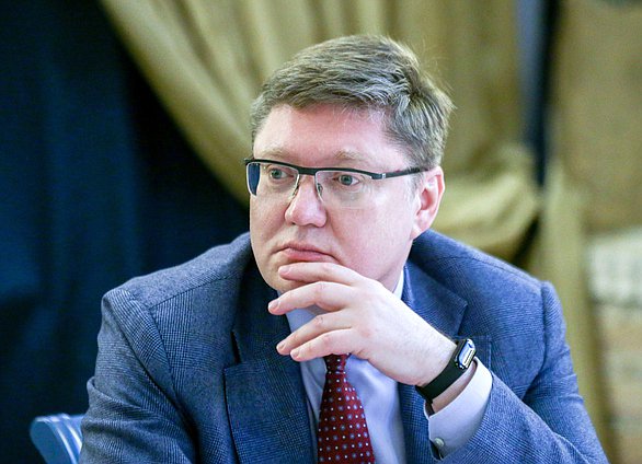 Член Комитета по труду, социальной политике и делам ветеранов Андрей Исаев