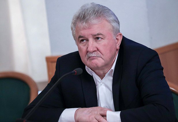 Председатель Комитета по транспорту и строительству Евгений Москвичев