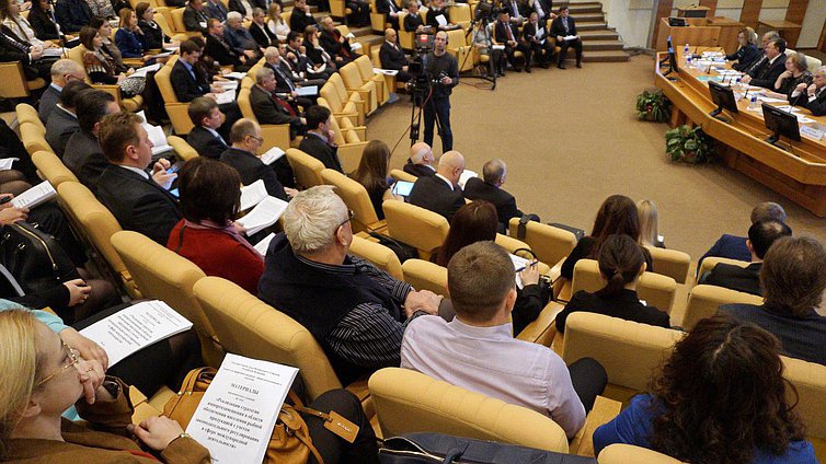 Парламентские слушания Комитета Государственной Думы по природным ресурсам, природопользованию и экологии на тему "Совершенствование законодательного регулирования в сфере международной деятельности с целью расширения сырьевой базы рыбохозяйственной отрасли и реализации стратегии импортозамещения".