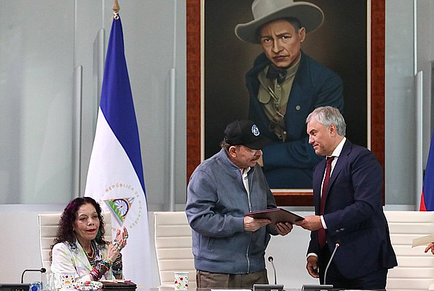 La Vicepresidenta de la República de Nicaragua Rosario Murillo Zambrana, el Presidente de la República Daniel Ortega Saavedra y el Jefe de la Duma Estatal Vyacheslav Volodin