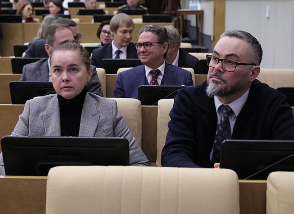 Парламентские слушания на тему «О развитии отраслей легкой промышленности в РФ»