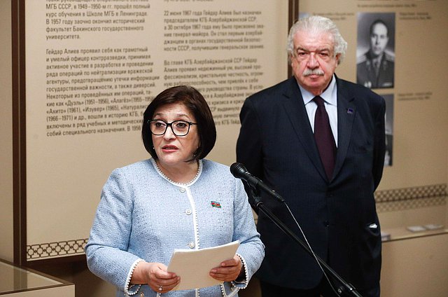 Председатель Милли Меджлиса Азербайджанской Республики Сагиба Гафарова и первый заместитель генерального директора ФГУП «Информационное телеграфное агентство России (ИТАР-ТАСС)» Михаил Гусман