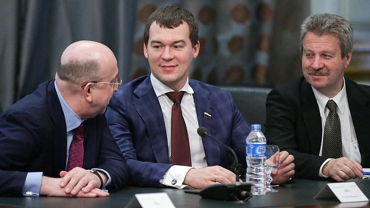 Официальный визит Председателя Государственной Думы 
Федерального Собрания Российской Федерации С.Е.Нарышкина 
в Арабскую Республику Египет. 
 Встреча с Председателем Палаты депутатов Арабской Республики Египет Али Абдельалем.

