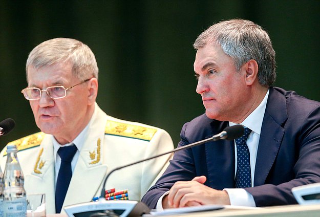 Генеральный прокурор РФ Юрий Чайка и Председатель Государственной Думы Вячеслав Володин