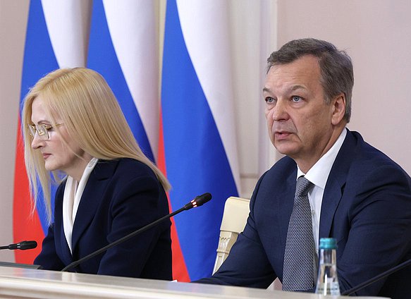 Заместитель Председателя Государственной Думы Ирина Яровая и Первый заместитель Председателя Совета Федерации Андрей Яцкин