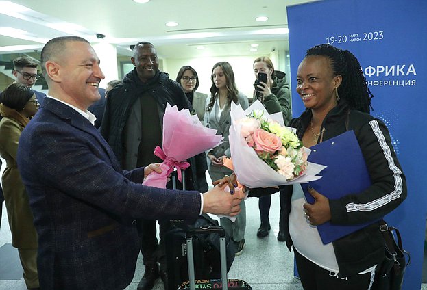 Member of the Committee on Ownership, Land and Property Relations Alexander Iltyakov and members of the delegation of the Republic of Burundi