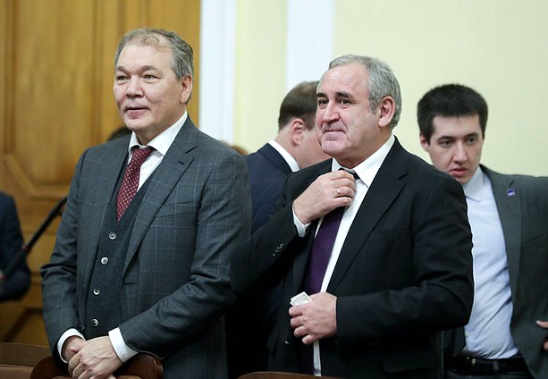 Chairman of the Committee on Issues of the CIS and Contacts with Fellow Countrymen Leonid Kalashnikov and Deputy Chairman of the State Duma Sergei Neverov