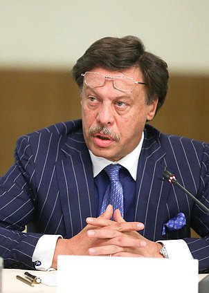 Заседание «Открытой трибуны» на тему
«Гражданское общество в современной России».
