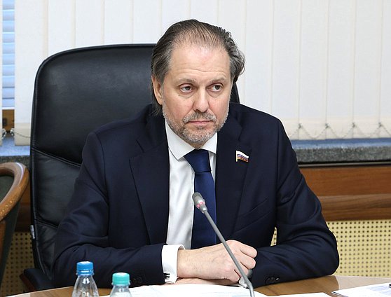 Председатель Комитета по охране здоровья Владимир Сысоев