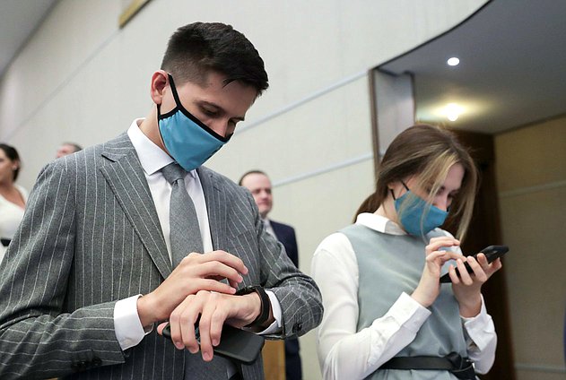 Депутаты от фракции «Новые люди» Ксения Горячева и Максим Гулин