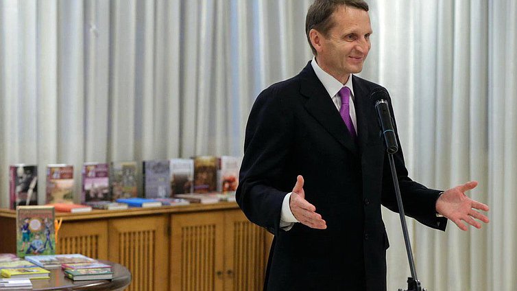 Церемония передачи российских книг 
в библиотеку Российского центра науки и культуры.




