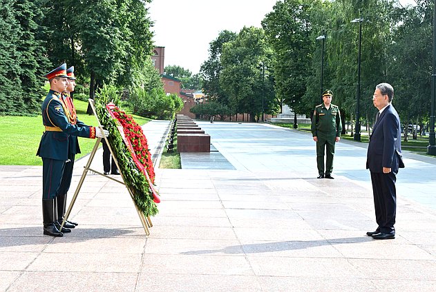 Official visit of Chairman of the Standing Committee of the National People's Congress Zhao Leji to the Russian Federation. Wreath-laying ceremony at the Tomb of the Unknown Soldier