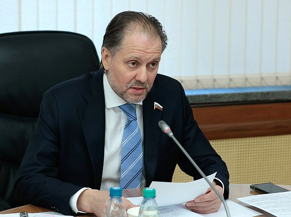 Председатель Комитета по охране здоровья Владимир Сысоев