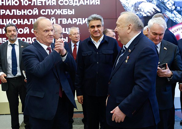 Руководитель фракции КПРФ Геннадий Зюганов, руководитель фракции "Новые люди" Алексей Нечаев и заместитель Председателя Комитета по развитию гражданского общества, вопросам общественных и религиозных объединений Владимир Шаманов