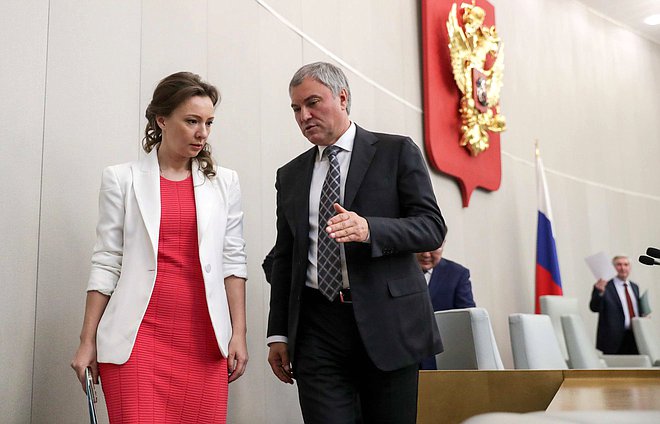 Председатель Государственной Думы Вячеслав Володин и заместитель Председателя Государственной Думы Анна Кузнецова