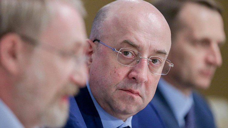 Заседание «Открытой трибуны» на тему
«Гражданское общество в современной России».
