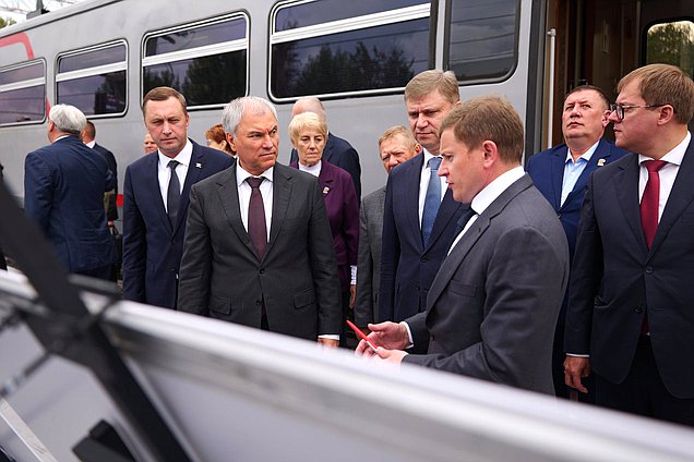 Вячеслав Володин и Олег Белозеров посетили новый железнодорожный пешеходный мост в Саратове