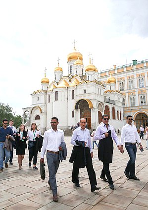 Участники Международного форума «Развитие парламентаризма» посетили Московский Кремль
