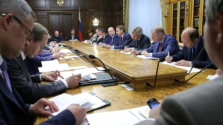 Заседание рабочей группы при Председателе Государственной Думы Федерального Собрания Российской Федерации по правовому анализу законодательных процедур 
и принимаемых на Украине правовых актов.


