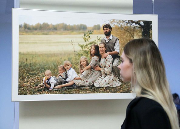 Церемония открытия выставки, посвященной всероссийскому конкурсу «Семья года»