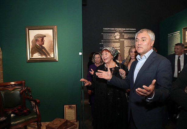 Вдова режиссера Станислава Говорухина Галина Говорухина и Председатель Государственной Думы Вячеслав Володин