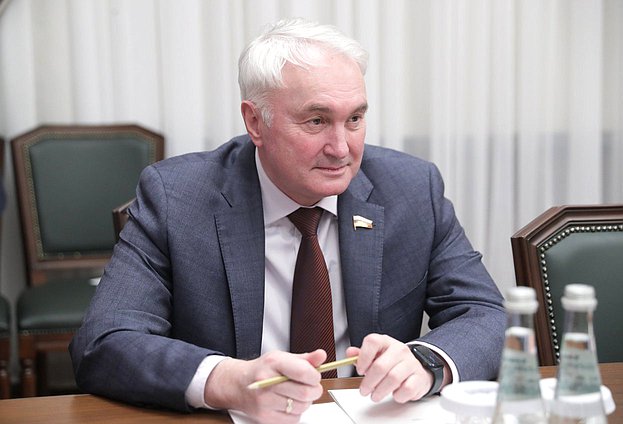 رئيس لجنة الدفاع أندريه كارتابولوف