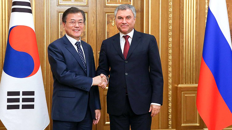 Председатель Государственной Думы Вячеслав Володин и Президент Республики Корея Мун Чжэ Ин