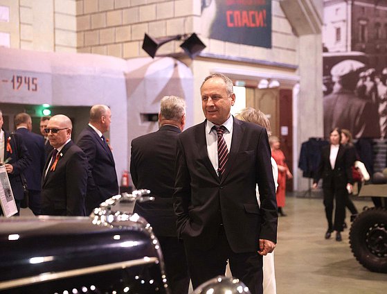 Участники Совета законодателей РФ осмотрели экспозицию патриотического объединения «Ленрезерв» о жизни блокадного Ленинграда