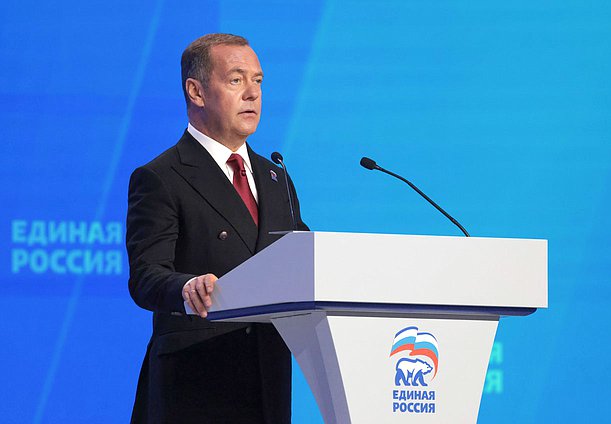 Председатель партии "Единая Россия" Дмитрий Медведев