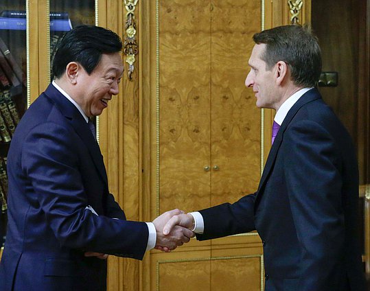 Встреча Председателя Государственной Думы
Федерального Собрания Российской Федерации С.Е.Нарышкина 
с президентом, председателем правления компании «Лотте Груп» 
Дон Бин Сином.
