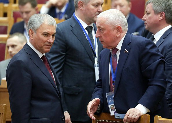Председатель Государственной Думы Вячеслав Володин и Председатель Комитета по развитию Дальнего Востока и Арктики Николай Харитонов