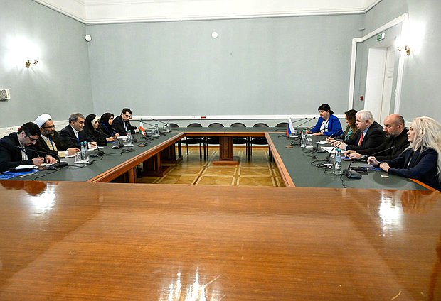 Встреча Первого заместителя Председателя Комитета по делам СНГ, евразийской интеграции и связям с соотечественниками Казбека Тайсаева с членом Комиссии по планированию и бюджету Меджлиса Исламской Республики Иран (вице-председателем АПА) Мохсеном Зангане