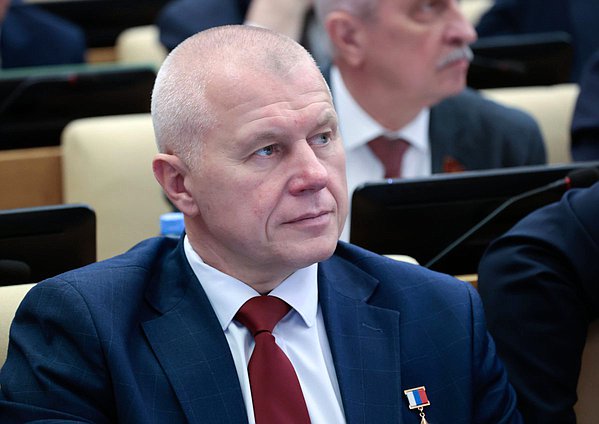 Член фракции КПРФ Олег Новицкий