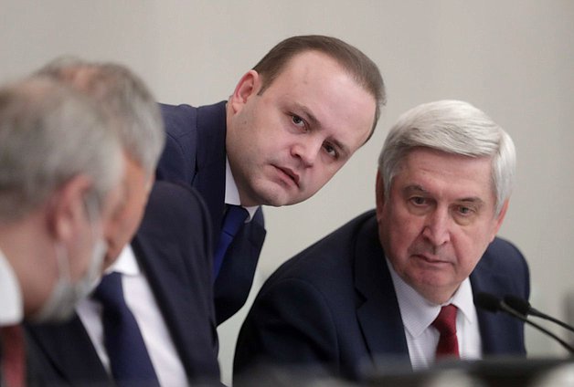 Заместитель Председателя Государственной Думы Владислав Даванков и Первый заместитель Председателя Государственной Думы Иван Мельников