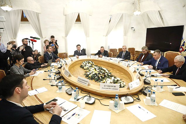 Расширенное заседание Экспертного совета при Комитете по международным делам на тему "Россия — ЕС: вероятность изменения политической ситуации"