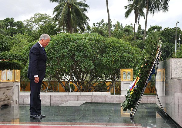 Chairman of the State Duma Vyacheslav Volodin. Wreath-laying ceremony at the Fallen Heroes Monument