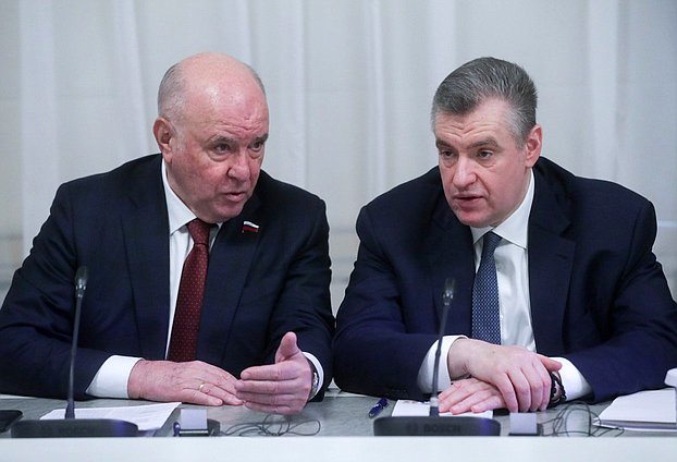 Jefe del Comité de Asuntos Exteriores del Consejo de la Federación Grigory Karasin y líder de la facción LDPR, Jefe del Comité de Asuntos Internacionales Leonid Slutsky