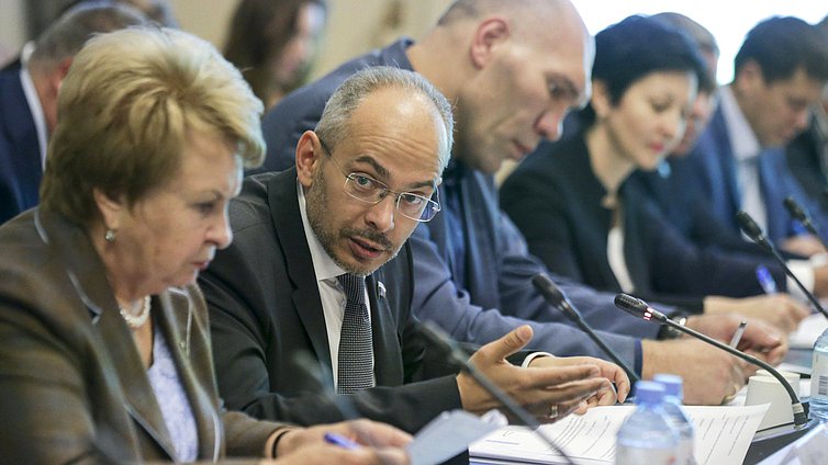 Круглый стол на тему «Развитие и перспективы природоориентированных видов туризма в сфере рыбалки и охоты»