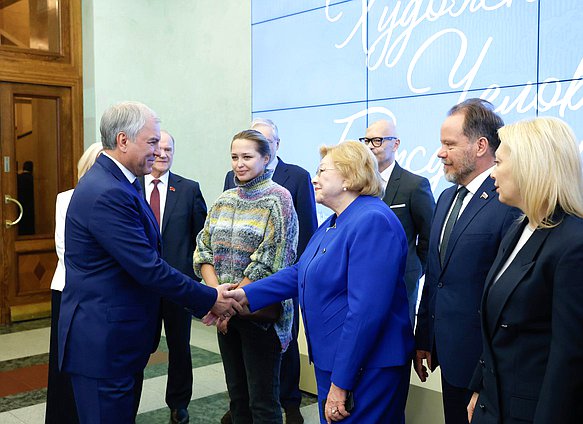 Председатель Государственной Думы Вячеслав Володин и Первый заместитель Председателя Комитета по культуре Елена Драпеко