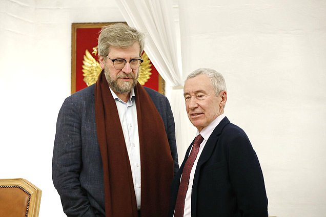 Председатель Экспертного Совета, главный редактор журнала «Россия в глобальной политике» Федор Лукьянов (слева)