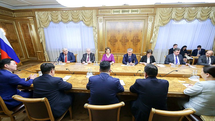 Председатель Государственной Думы Вячеслав Володин и Председатель Великого Государственного Хурала Монголии Миеэгомбо Энхболд