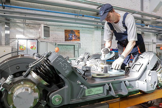 завод производство рабочий цех