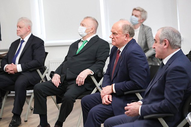 Руководитель фракции «Справедливая Россия» Сергей Миронов, руководитель фракции ЛДПР Владимир Жириновский, руководитель фракции КПРФ Геннадий Зюганов и руководитель фракции «Единая Россия» Сергей Неверов