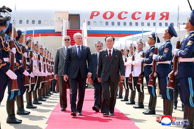 Chairman of the State Duma Vyacheslav Volodin and Chairman of the Standing Committee of the Supreme People's Assembly of the Democratic People’s Republic of Korea Jo Yong-won. Photo credit: KCNA