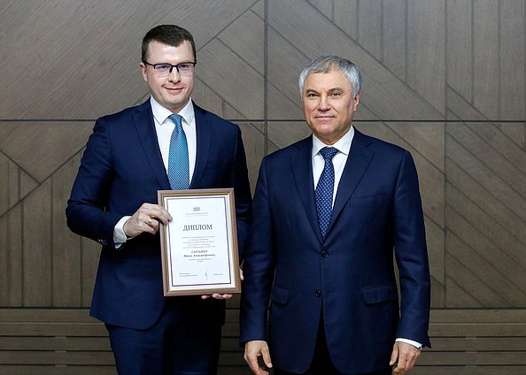 Председатель Государственной Думы Вячеслав Володин и политический обозреватель
ВГТРК Павел Зарубин