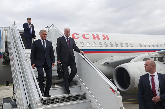 Председатель Государственной Думы Вячеслав Володин и Чрезвычайный и полномочный посол РФ в Беларуси Борис Грызлов