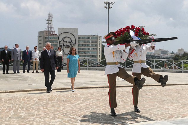 Chairman of the State Duma Vyacheslav Volodin and Vice President of the National Assembly of People’s Power of the Republic of Cuba Ana María Mari Machado laid a wreath at the José Martí Memorial