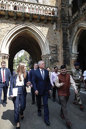 Chairman of the State Duma Vyacheslav Volodin visited the University of Mumbai