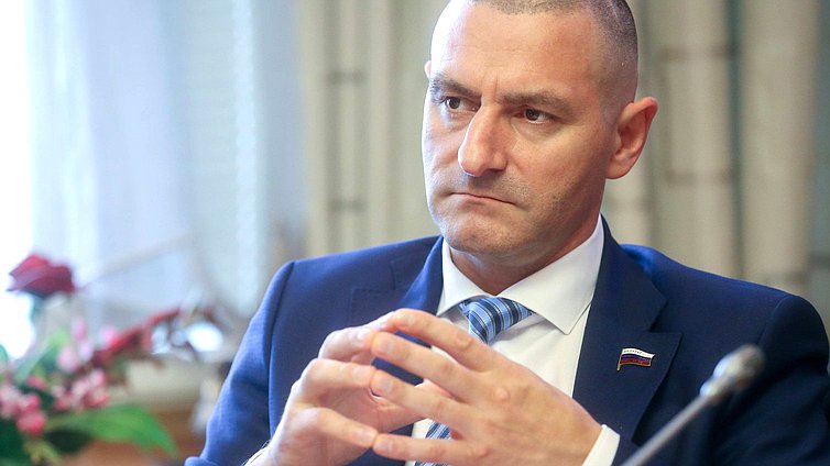 Член Комитета по развитию гражданского общества, вопросам общественных и религиозных объединений Александр Ильтяков